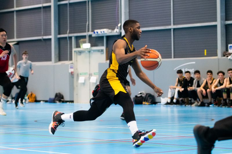 NBA总裁萧华就詹姆斯和史密斯的争执表态.